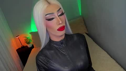 Snapshot of anitacruisze chatting on 09-30-25, 10:26 Miss Ann online show from 09-30-25, 10:26