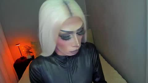 Snapshot of anitacruisze chatting on 10-04-25, 01:58 Miss Ann online show from 10-04-25, 01:58