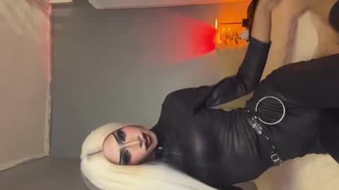 Snapshot of anitacruisze chatting on 10-07-25, 11:13 Miss Ann online show from 10-07-25, 11:13