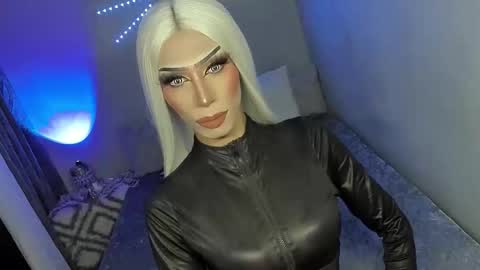 Snapshot of anitacruisze chatting on 11-30-25, 07:23 Miss Ann online show from 11-30-25, 07:23