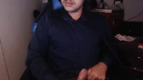 Snapshot of anjonoturno01 chatting on 11-17-25, 06:19 anjonoturno01 online show from 11-17-25, 06:19