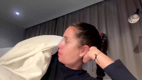 Snapshot of anna___25 chatting on 11-04-25, 08:08 Anna online show from 11-04-25, 08:08