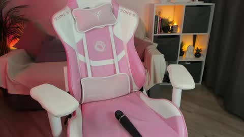 Snapshot of anna_belle3 chatting on 12-02-24, 04:53 AnnaThe next stream is tomorrow online show from 12-02-24, 04:53