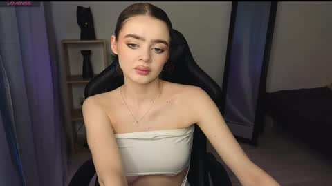 Snapshot of anna_nickol chatting on 03-06-25, 03:56 Anna online show from 03-06-25, 03:56