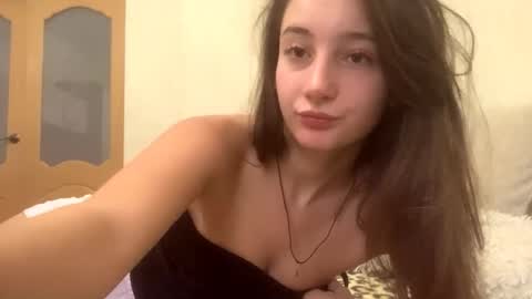 Snapshot of annabelfanelle chatting on 11-05-25, 06:46 Emily online show from 11-05-25, 06:46