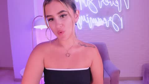 Anna Brooks  online show from 01-28-25, 02:00