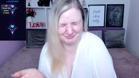 AnnaCherri online show from 10-21-25, 03:29