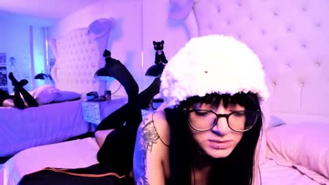 MIss Daniels online show from 12-03-24, 03:33