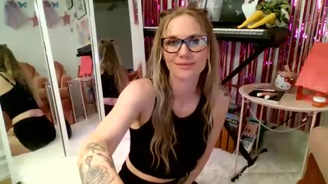 Snapshot of annadelrae444 chatting on 09-15-25, 02:33 annadelrae444 online show from 09-15-25, 02:33