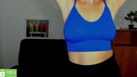 Snapshot of annakillian_kiss chatting on 09-10-25, 05:29 Anna online show from 09-10-25, 05:29