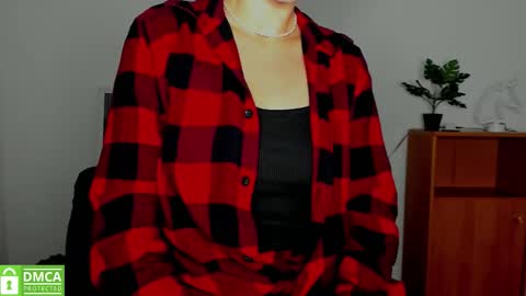 Snapshot of annakillian_kiss chatting on 10-13-25, 05:29 Anna online show from 10-13-25, 05:29