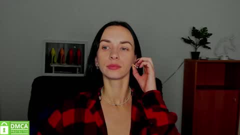 Snapshot of annakillian_kiss chatting on 10-15-25, 06:35 Anna online show from 10-15-25, 06:35