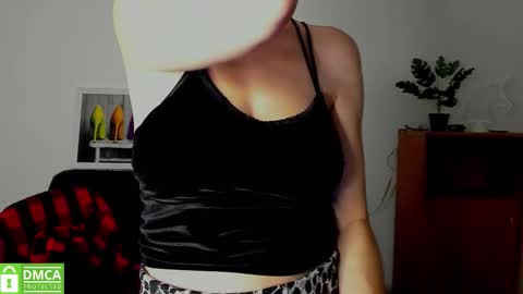 Snapshot of annakillian_kiss chatting on 11-17-25, 06:30 Anna online show from 11-17-25, 06:30