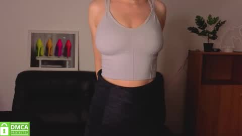 Snapshot of annakillian_kiss chatting on 12-15-25, 06:28 Anna online show from 12-15-25, 06:28