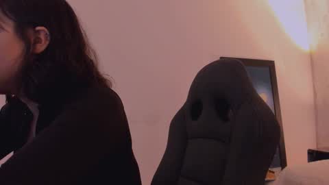 Annara Lein online show from 12-21-25, 01:13