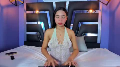 Snapshot of anne_brown1 chatting on 09-17-25, 07:04 Anne online show from 09-17-25, 07:04