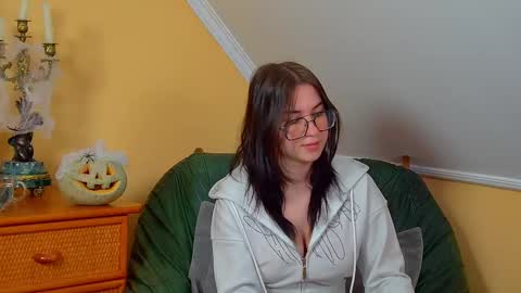 Anne online show from 10-31-25, 06:47