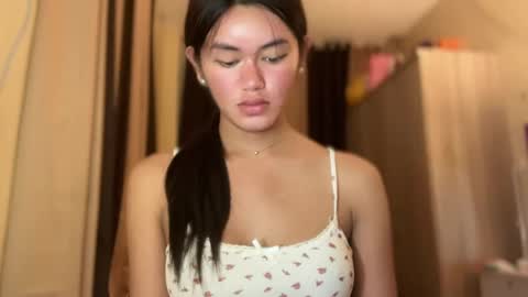 Snapshot of annedee_ chatting on 12-20-24, 11:54 Kim online show from 12-20-24, 11:54