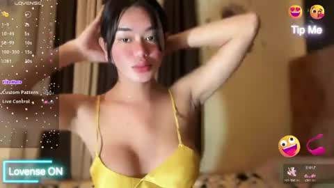 Snapshot of annedee_ chatting on 02-01-25, 06:00 Kim online show from 02-01-25, 06:00