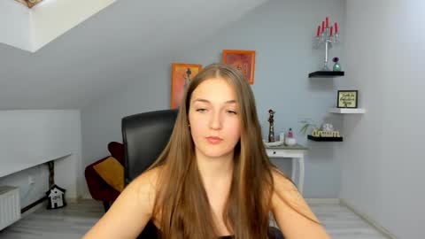 annewilsonn online show from 11-26-25, 12:17