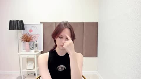 Anni online show from 11-23-25, 04:34