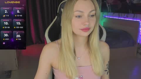 Snapshot of annie69kiss chatting on 12-15-24, 03:13 Annie online show from 12-15-24, 03:13