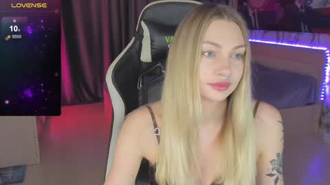 Snapshot of annie69kiss chatting on 12-22-24, 07:44 Annie online show from 12-22-24, 07:44