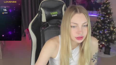 Snapshot of annie69kiss chatting on 01-08-25, 07:56 Annie online show from 01-08-25, 07:56