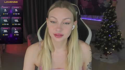 Snapshot of annie69kiss chatting on 01-27-25, 10:27 Annie online show from 01-27-25, 10:27