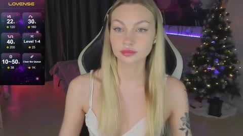 Snapshot of annie69kiss chatting on 02-11-25, 12:17 Annie online show from 02-11-25, 12:17