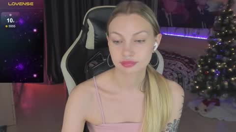 Snapshot of annie69kiss chatting on 02-26-25, 07:38 Annie online show from 02-26-25, 07:38