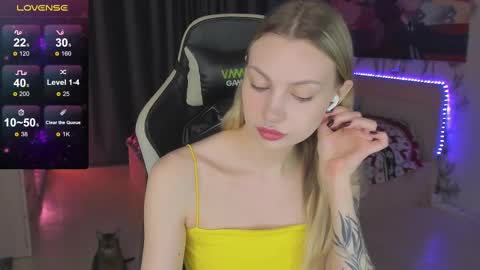 Snapshot of annie69kiss chatting on 02-28-25, 09:23 Annie online show from 02-28-25, 09:23