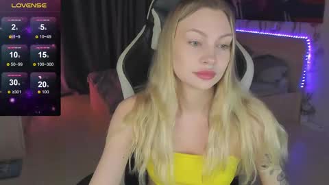 Snapshot of annie69kiss chatting on 03-06-25, 11:20 Annie online show from 03-06-25, 11:20