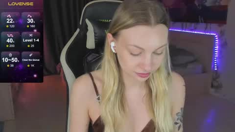 Snapshot of annie69kiss chatting on 03-12-25, 04:41 Annie online show from 03-12-25, 04:41