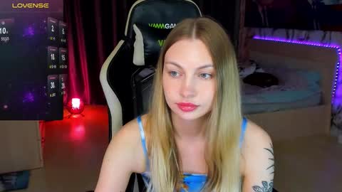 Snapshot of annie69kiss chatting on 09-20-25, 11:50 Annie online show from 09-20-25, 11:50