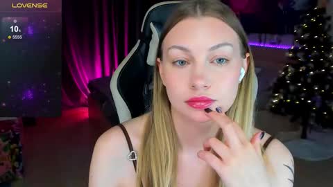 Snapshot of annie69kiss chatting on 12-21-25, 08:49 Annie online show from 12-21-25, 08:49