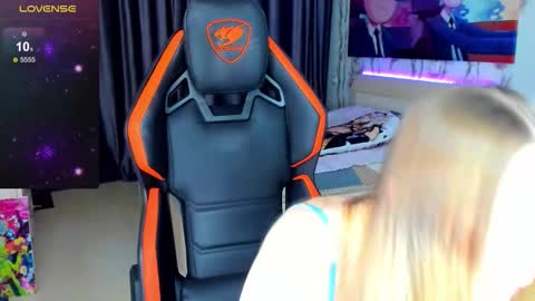 Snapshot of annie69kiss chatting on 02-24-26, 06:28 Annie online show from 02-24-26, 06:28