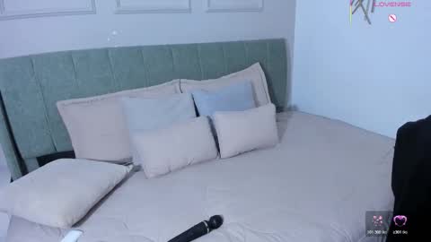 annie_20_ online show from 03-09-26, 07:07