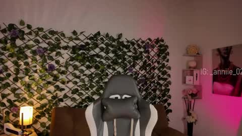 annie_barozzi online show from 02-01-25, 03:07