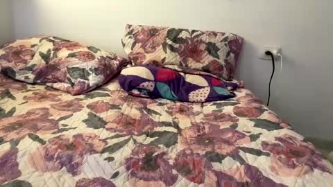 Snapshot of annie_catt_ chatting on 12-17-24, 07:48 Annie online show from 12-17-24, 07:48