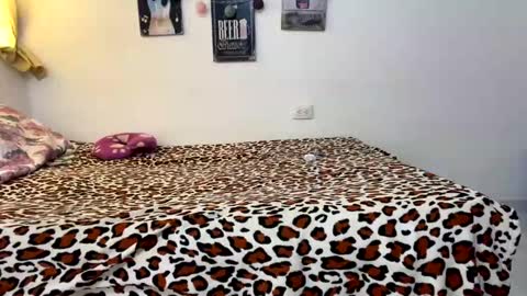 Snapshot of annie_catt_ chatting on 01-27-25, 07:35 Annie online show from 01-27-25, 07:35