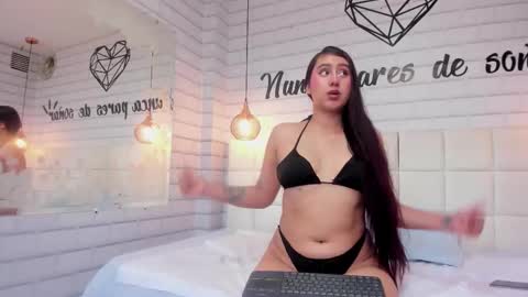 annie_cute18 online show from 11-05-25, 06:30