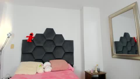 Snapshot of annie_dreams69 chatting on 12-27-24, 07:03 Annie online show from 12-27-24, 07:03