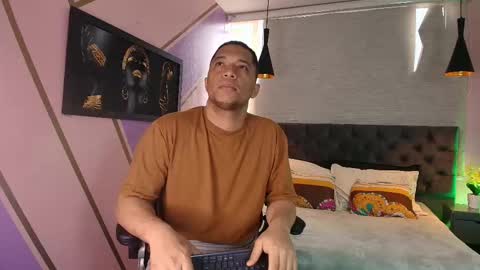 Annie lii online show from 11-30-25, 01:04