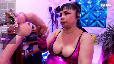 annie online show from 02-26-25, 05:42