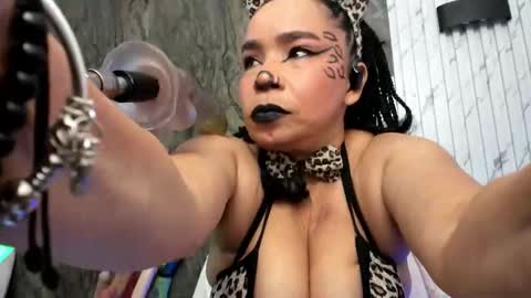 annie_wigg_ online show from 01-09-26, 02:58