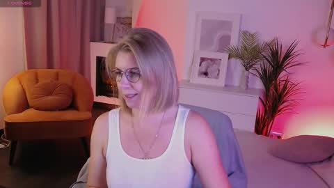 Annie online show from 10-15-25, 01:44