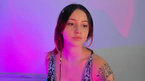 Annie online show from 11-25-25, 02:11