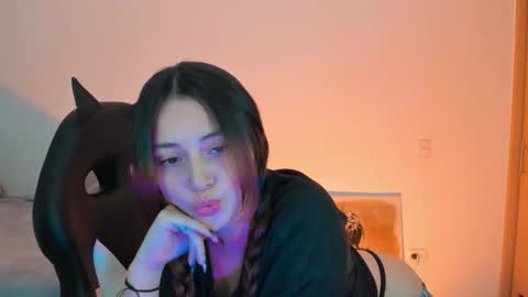 Annie online show from 11-27-25, 03:19