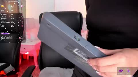 Snapshot of anniestone_ chatting on 02-28-26, 04:52 ANNIE online show from 02-28-26, 04:52